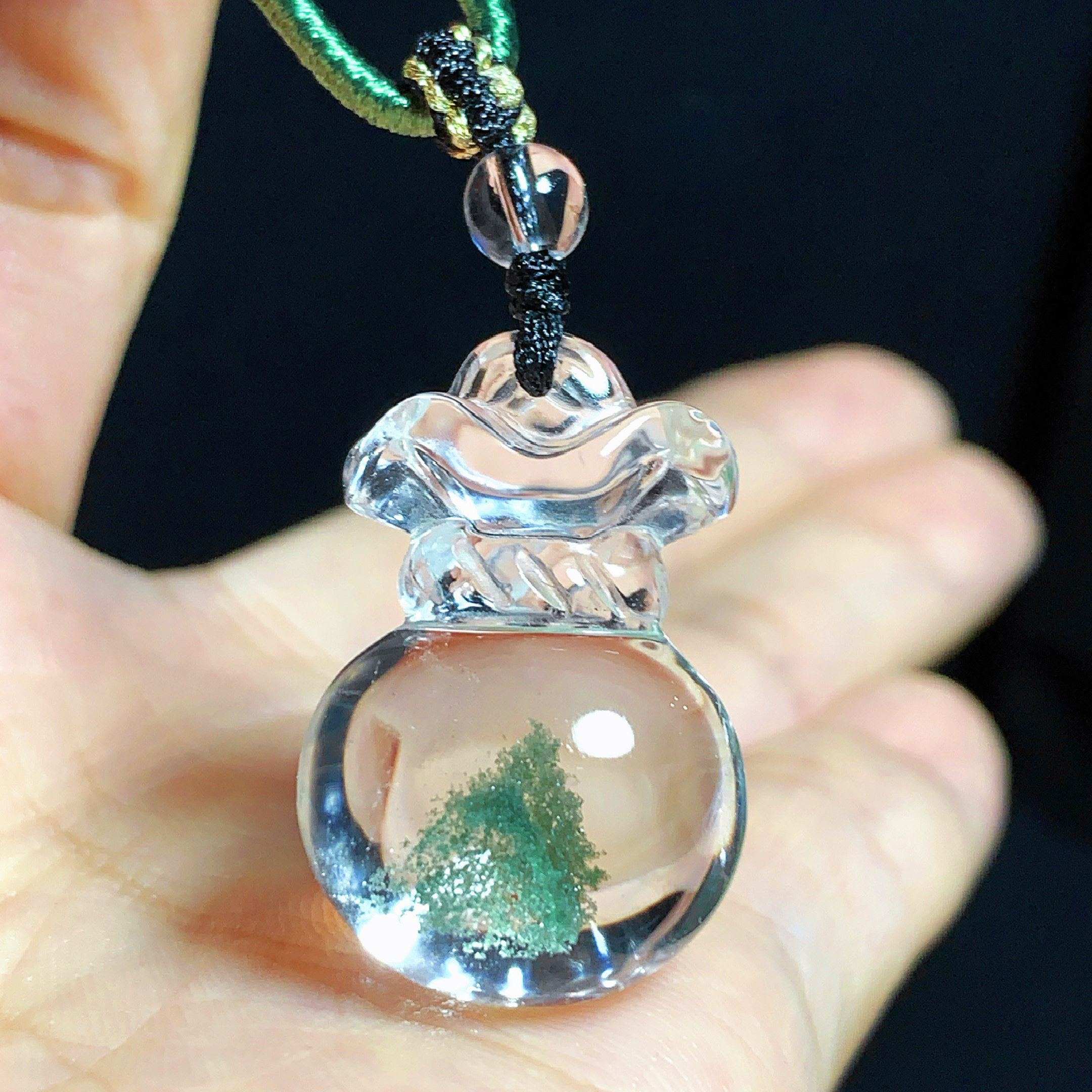 天然绿幽灵水晶福袋吊坠水晶聚宝盆挂坠毛衣链高级感时尚百搭饰品