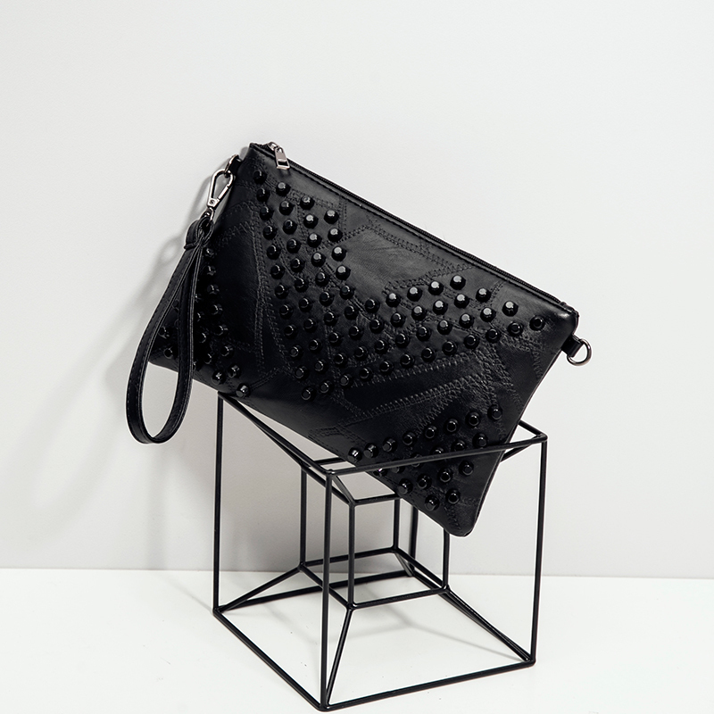 手拿女包2019新款百搭时尚铆钉信封包简约女士包包单肩斜挎包小包