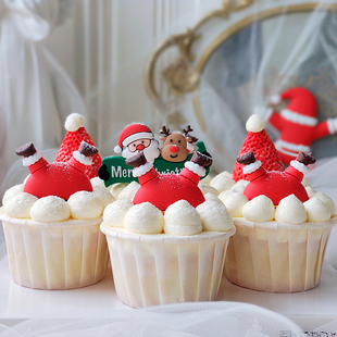 栽倒在雪地里的圣诞老人创意蛋糕装饰摆件软胶圣诞树草圈礼物插件