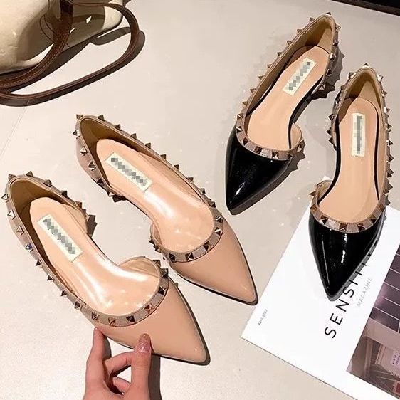 尖头侧空裸色平底单鞋女2025春夏新款浅口铆钉漆皮气质百搭单鞋