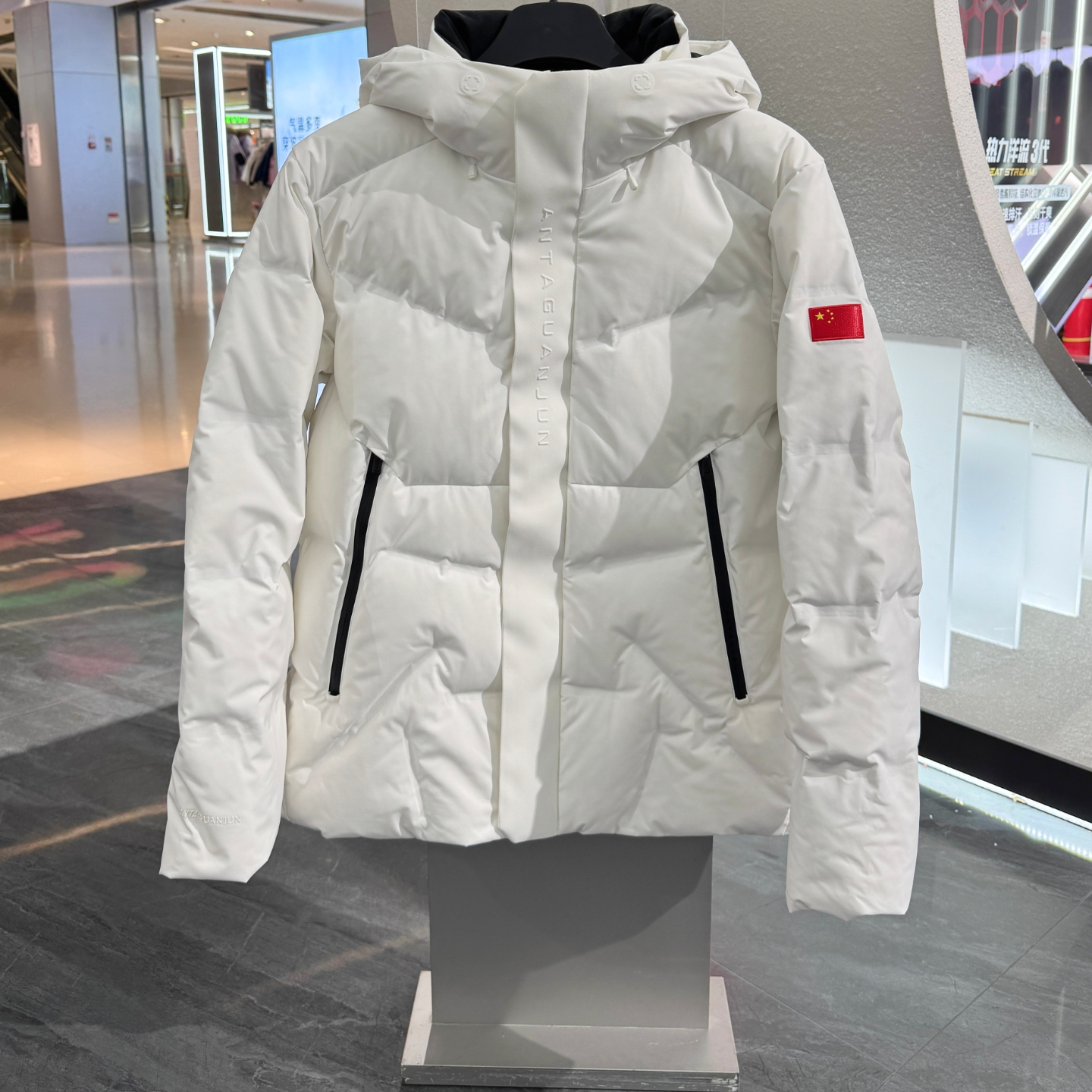 安踏冠军全天候2025秋冬连帽