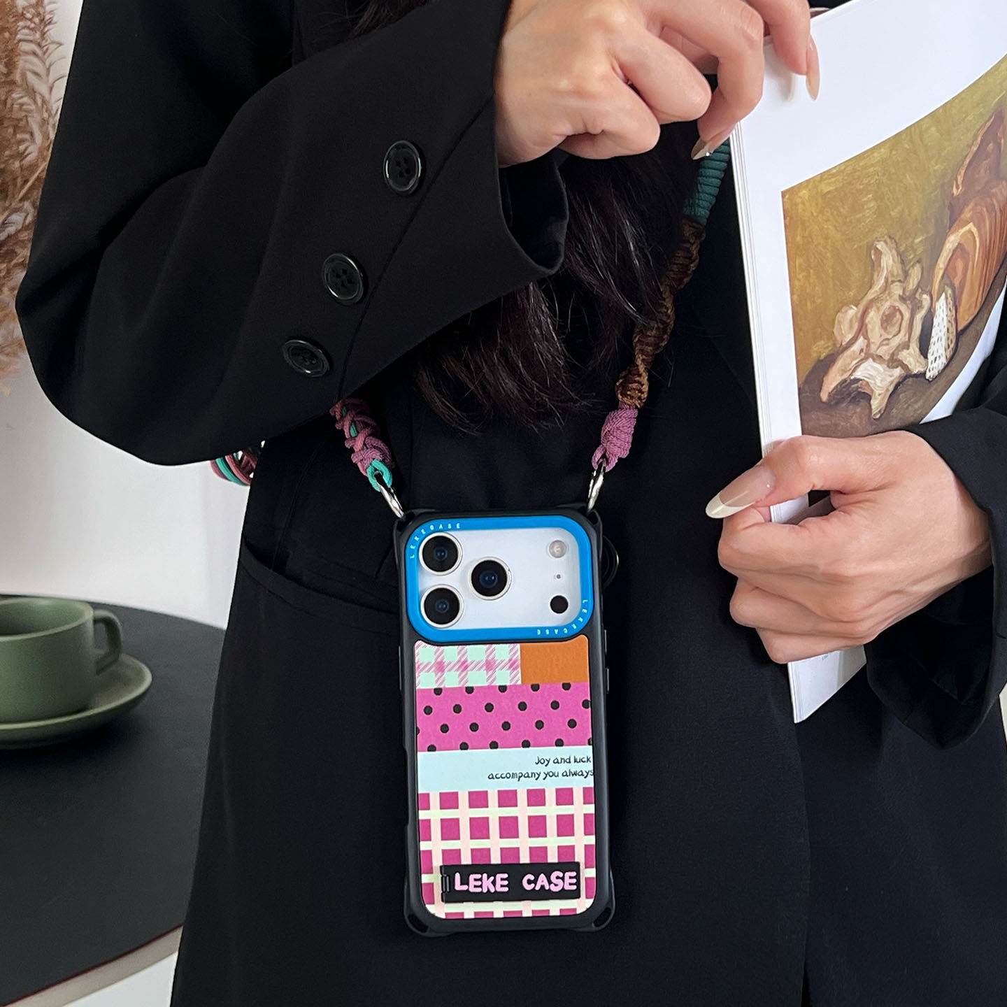 韩系撞色格纹~适用苹果15手机壳带挂绳17斜挎可背iphone16promax四角防摔小米14懒人13手提p80手腕12小羊皮