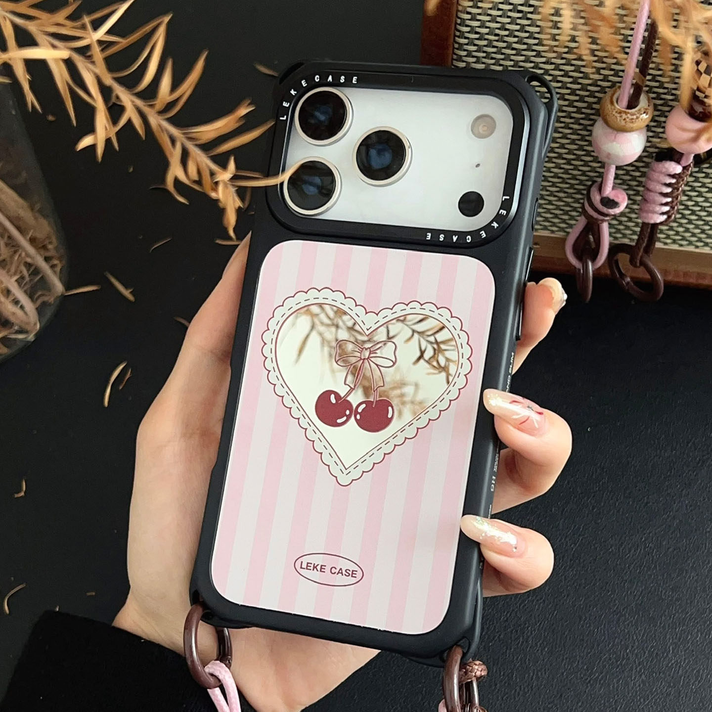 甜美爱心樱桃~镜面适用苹果15手机壳带挂绳17斜挎可背苹果16promax四角防摔小米13懒人14手提12手腕pura80