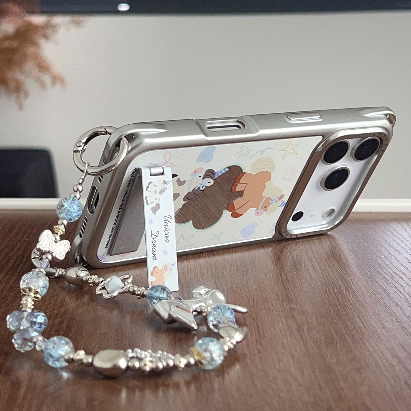 韩系涂鸦独角兽~适用iphone17手机壳手机壳带挂绳16斜挎可背苹果15promax四角防摔14支架13链条12挂链p80镜面