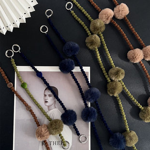 毛绒手机挂绳斜挎可背链条手提挂链手腕背带斜跨户外解放双手防摔