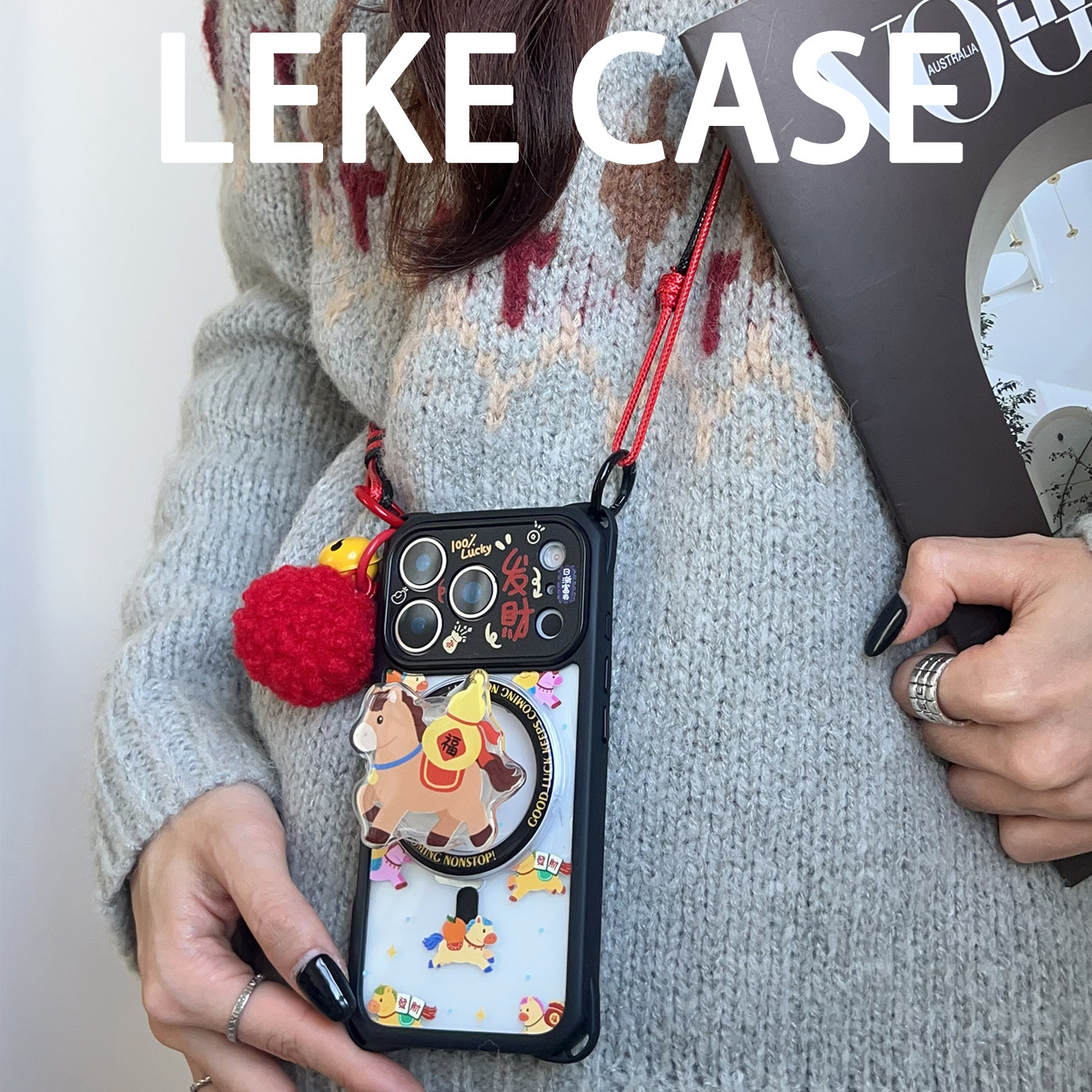 红色吉祥小马~磁吸适用苹果15手机壳带挂绳16斜挎可背iphone17promax四角防摔14手提手腕12支架小米13挂件p80