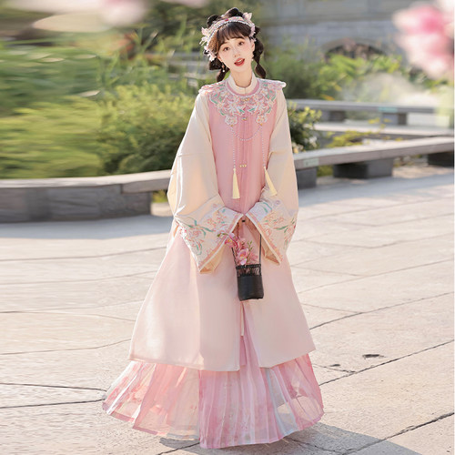 绣花明制立领秋冬款长衫忆汉兮