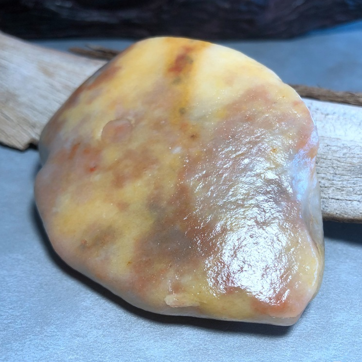 新疆戈壁玉金丝玉宝石光/地表金丝玉灰红原石手把件细腻油润