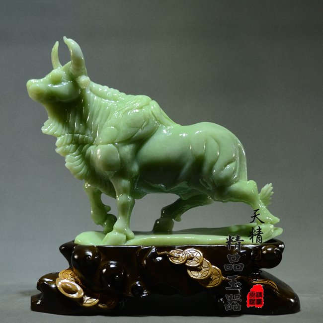 天然岫玉玉石摆件原石玉雕摆件牛
