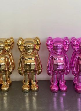 卡通电镀kaws卡瓦斯酒吧大摆件