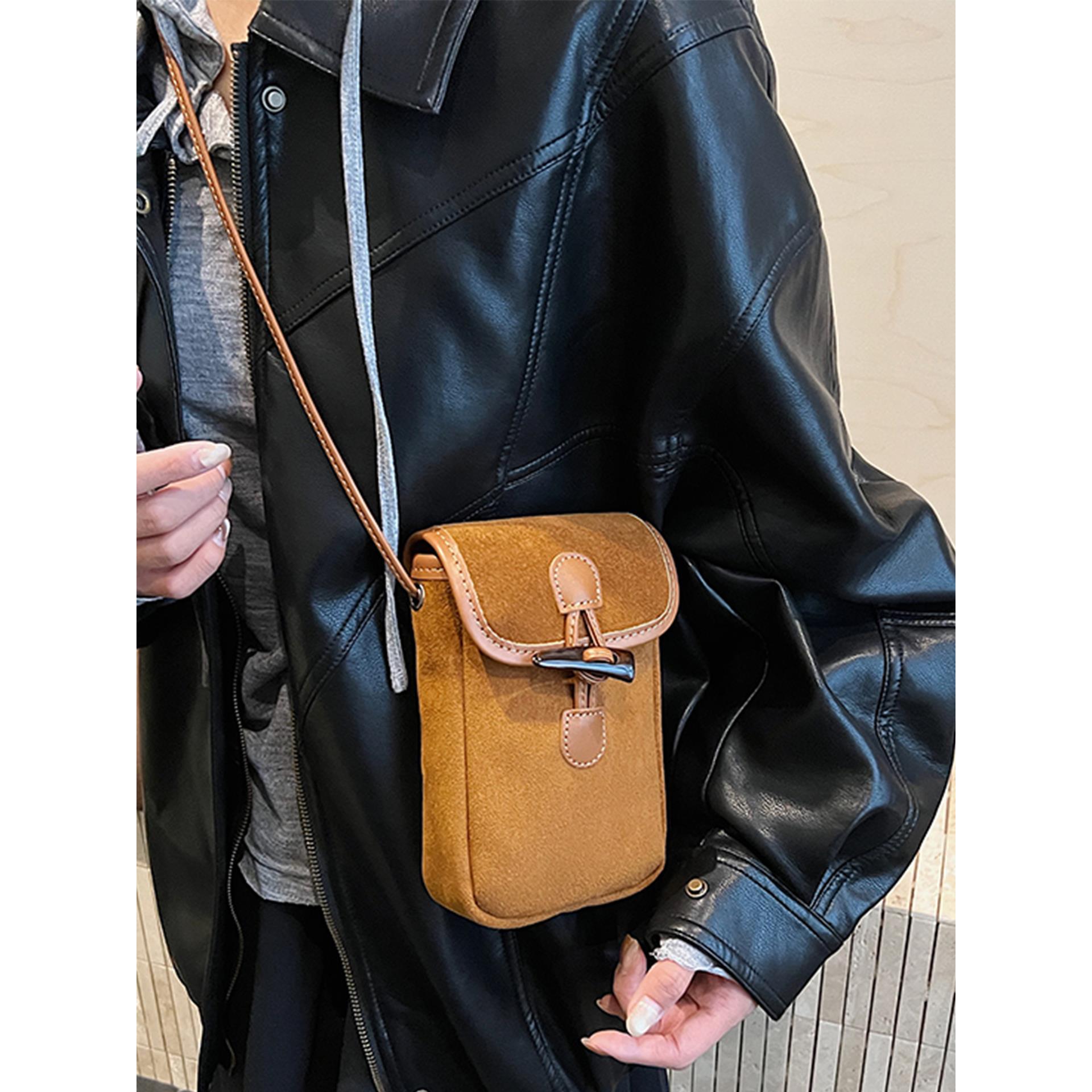 磨砂覆古小包包女秋冬2025新款超火斜挎包毛绒网红爆款ins包