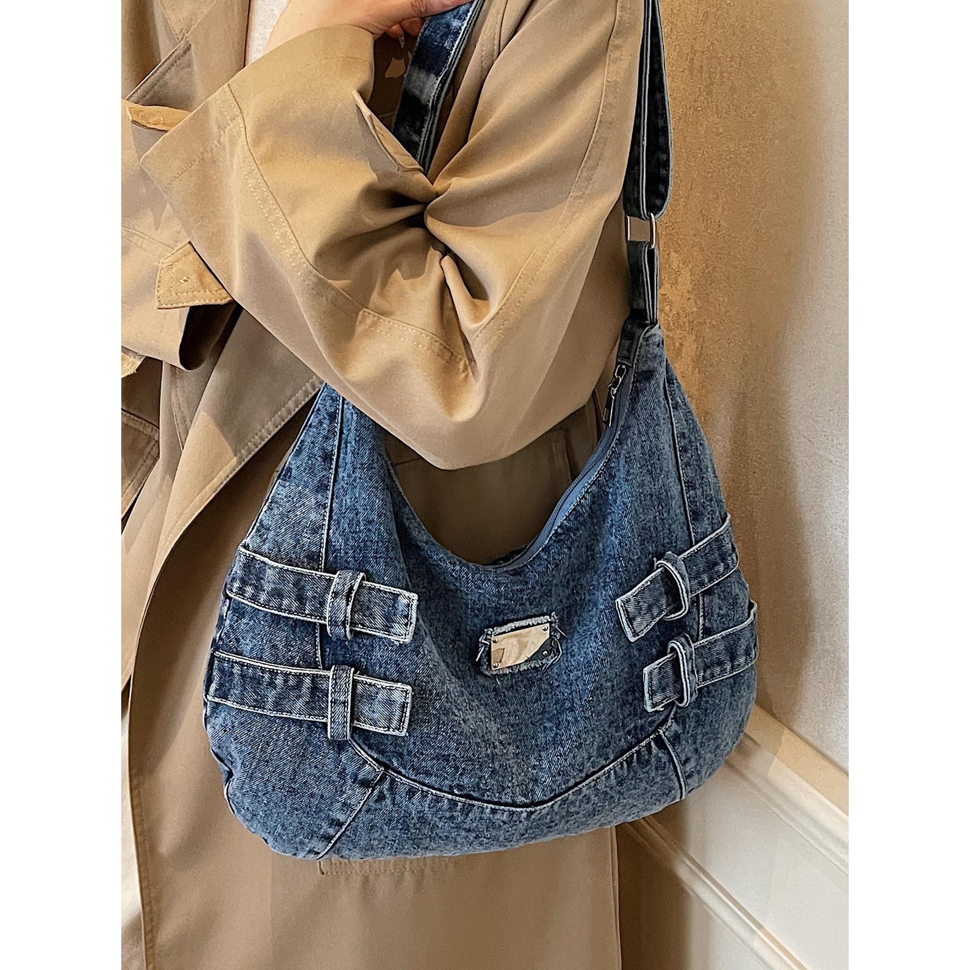 牛仔布包女大容量2025新款秋冬休闲百搭单肩斜挎包学生上课饺子包