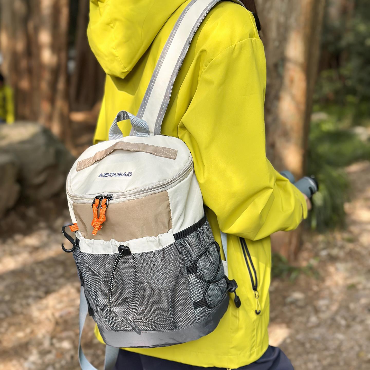 户外双肩包男女轻便大容量小型徒步登山包旅行背包大学生上课书包