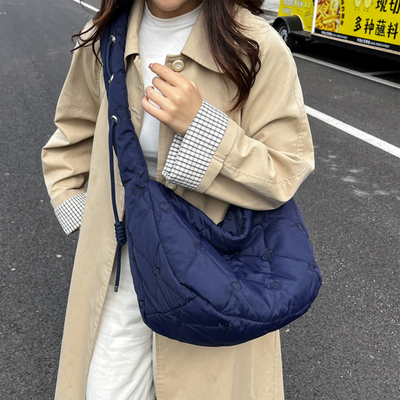 尼龙布袋包女大容量2025新款秋冬休闲小众设计单肩斜挎通勤饺子包