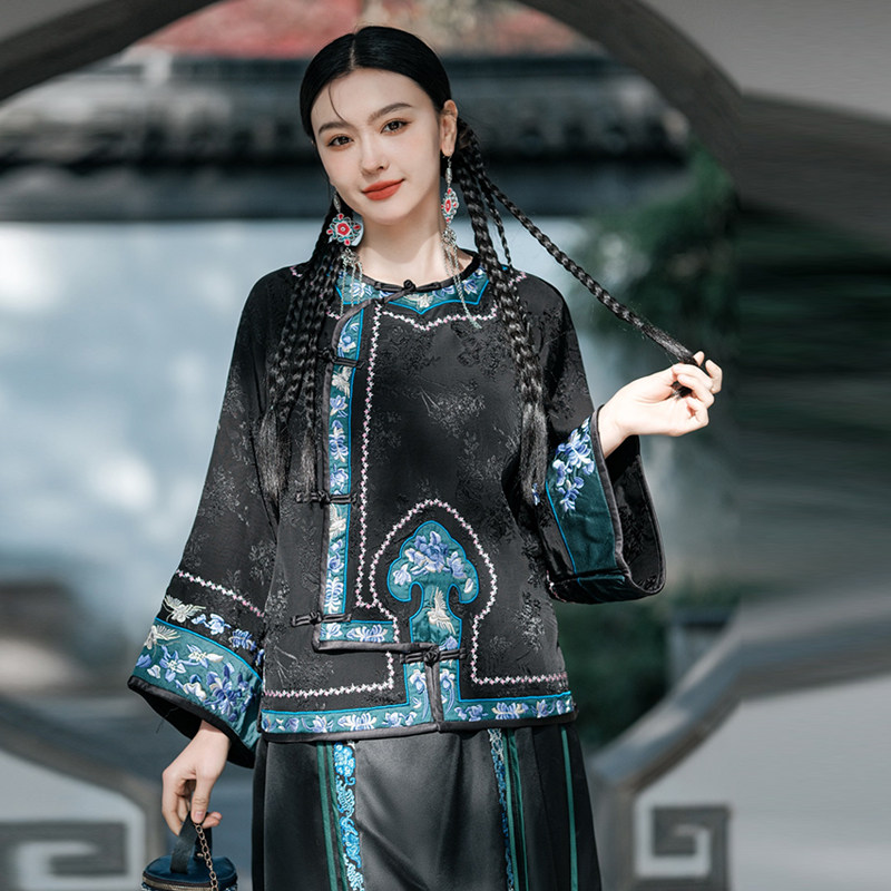 复古绸缎刺绣唐装喇叭长袖