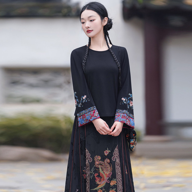 民族风喇叭刺绣女打底女T恤