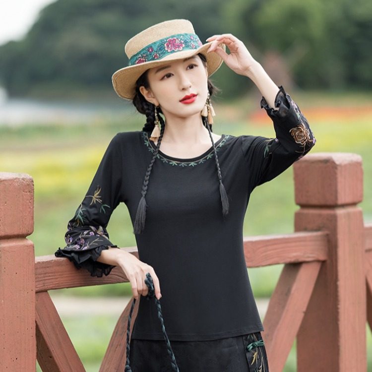 2025春夏新中式简约七分袖 茶叶边拼接袖口刺绣花上衣 圆领女T恤