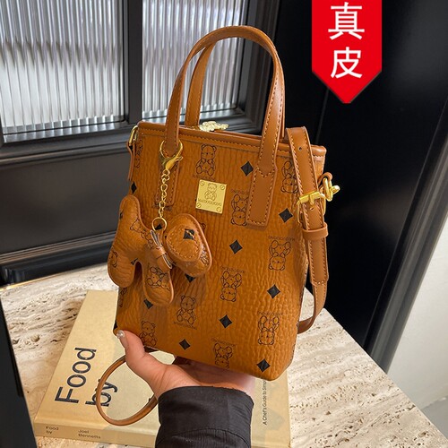 香港品牌真皮手提单肩斜挎水桶包