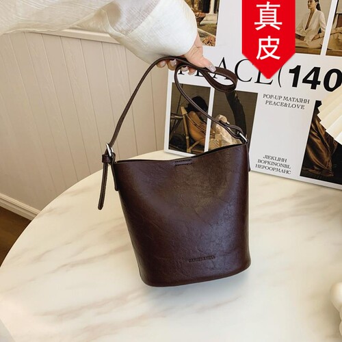 香港品牌真皮小众复古水桶包