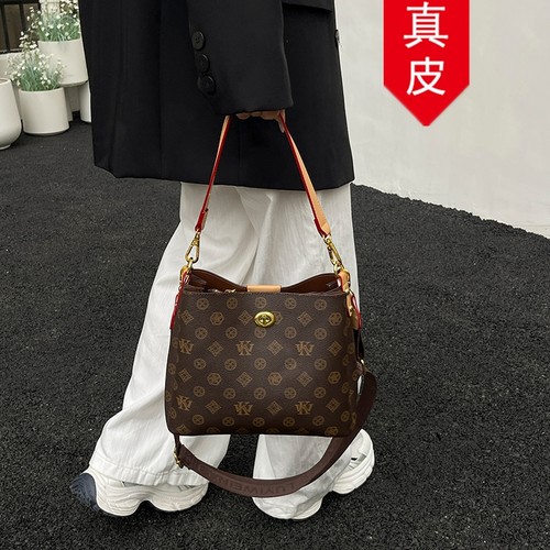 香港品牌真皮高级感水桶包