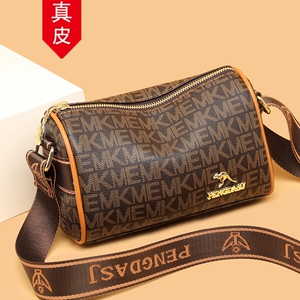 香港品牌真皮小包包女2026春新款时尚斜挎包百搭单肩包宽带枕头包