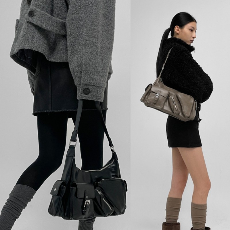 24春韩国设计师线上品牌BLACKUP 甜酷辣妹风机车皮革手提包单肩包