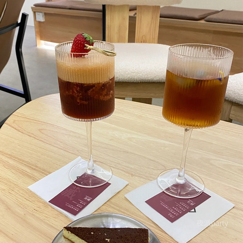 北欧复古ins直筒竖纹葡萄酒杯高颜值甜酒气泡水杯 果汁高脚咖啡杯