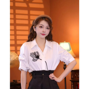 乐乐复古港风立体花朵白色短袖 宽松显瘦设计感气质上衣 衬衫 女夏季