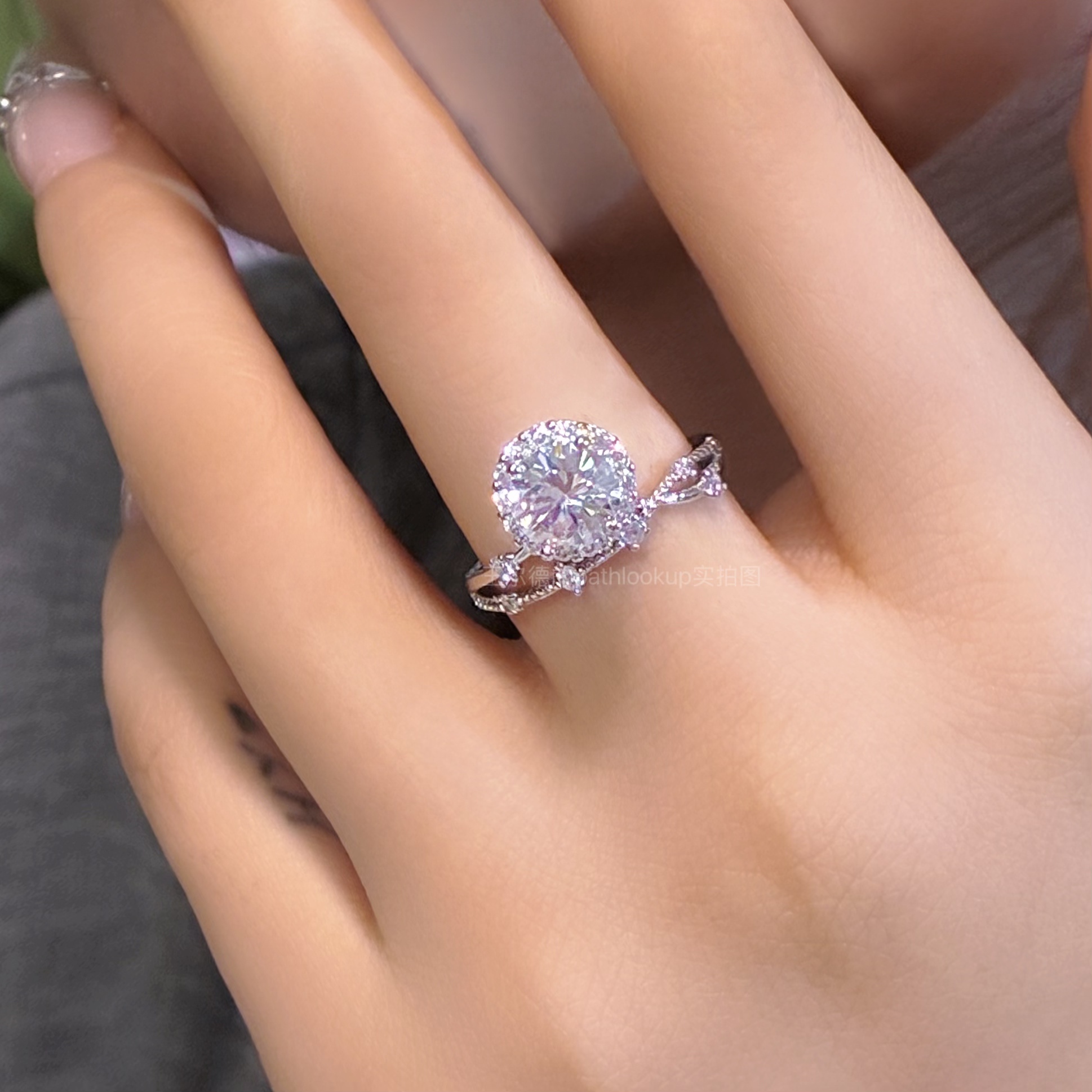 18K金轻奢高碳钻戒指女1克拉灿若星辰小众情侣婚礼对戒求婚钻戒