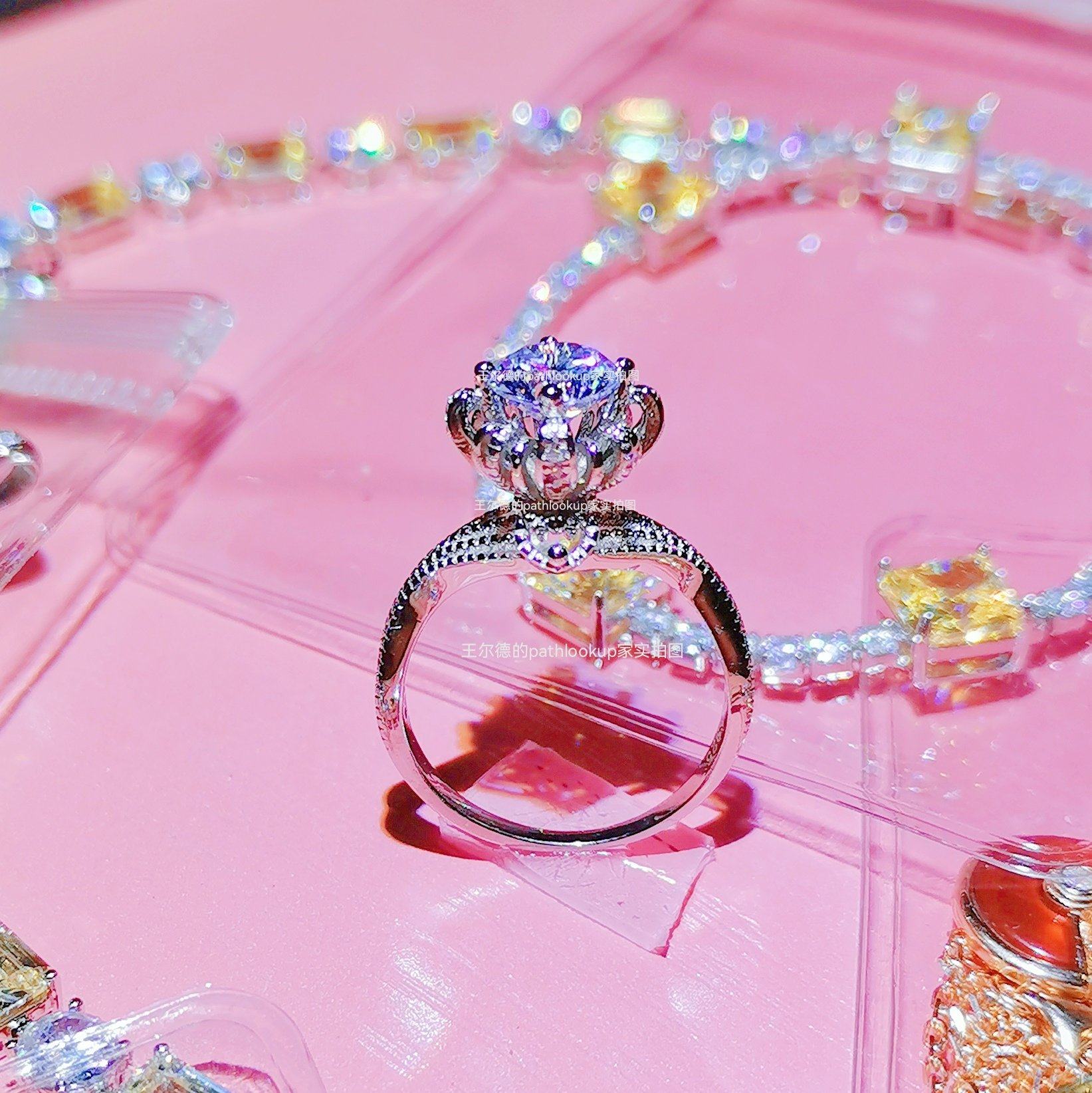 18K金进口高碳钻石戒指女1克拉爱心高托花蕊婚戒婚礼仿真道具钻戒,饰品/流行首饰/时尚饰品新,戒指/指环,淘宝优惠券,粉丝福利购,淘宝优惠卷