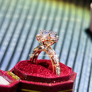 镀18K玫瑰金1克拉花苞高碳钻石戒指女复古满钻精微镶婚礼仿真道具