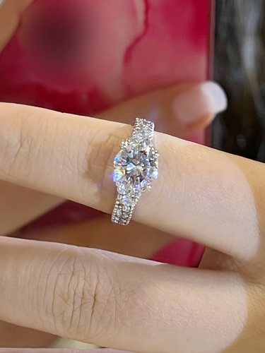 镀18K金1.5克拉高碳钻石戒指女