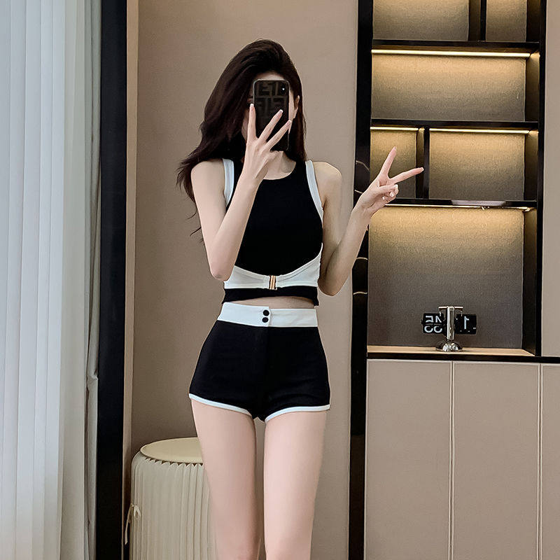 夏季新款撞色前胸卡扣修身美背上衣背心女翘臀热短裤纯欲两件套装