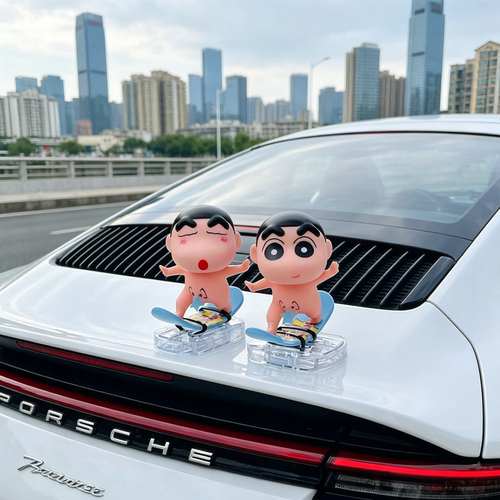 蜡笔小新光屁股冲浪滑板车载摆件