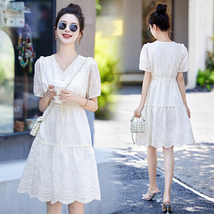 春装女款2026年新款高级感小个子新款女优雅浪漫蕾丝绣花连衣裙
