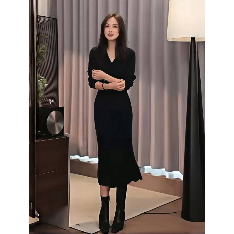 气质显瘦藏青色V领针织鱼尾裙