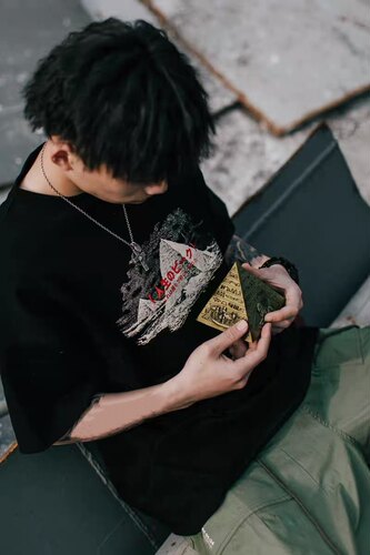 URCHINBEE原创国潮牌人生巅峰个性印花短袖男宽松休闲情侣黑色t恤 - 封面