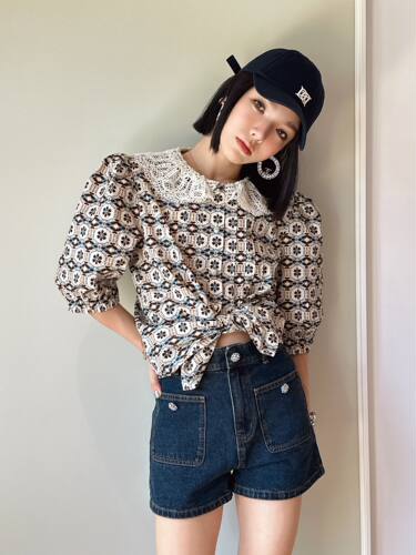 齐格格娃娃领花边上衣