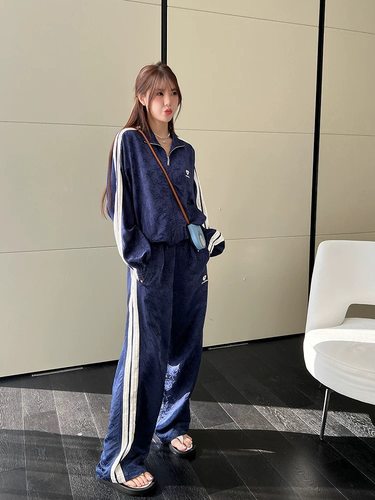 齐格格定制撞色爱心套装女