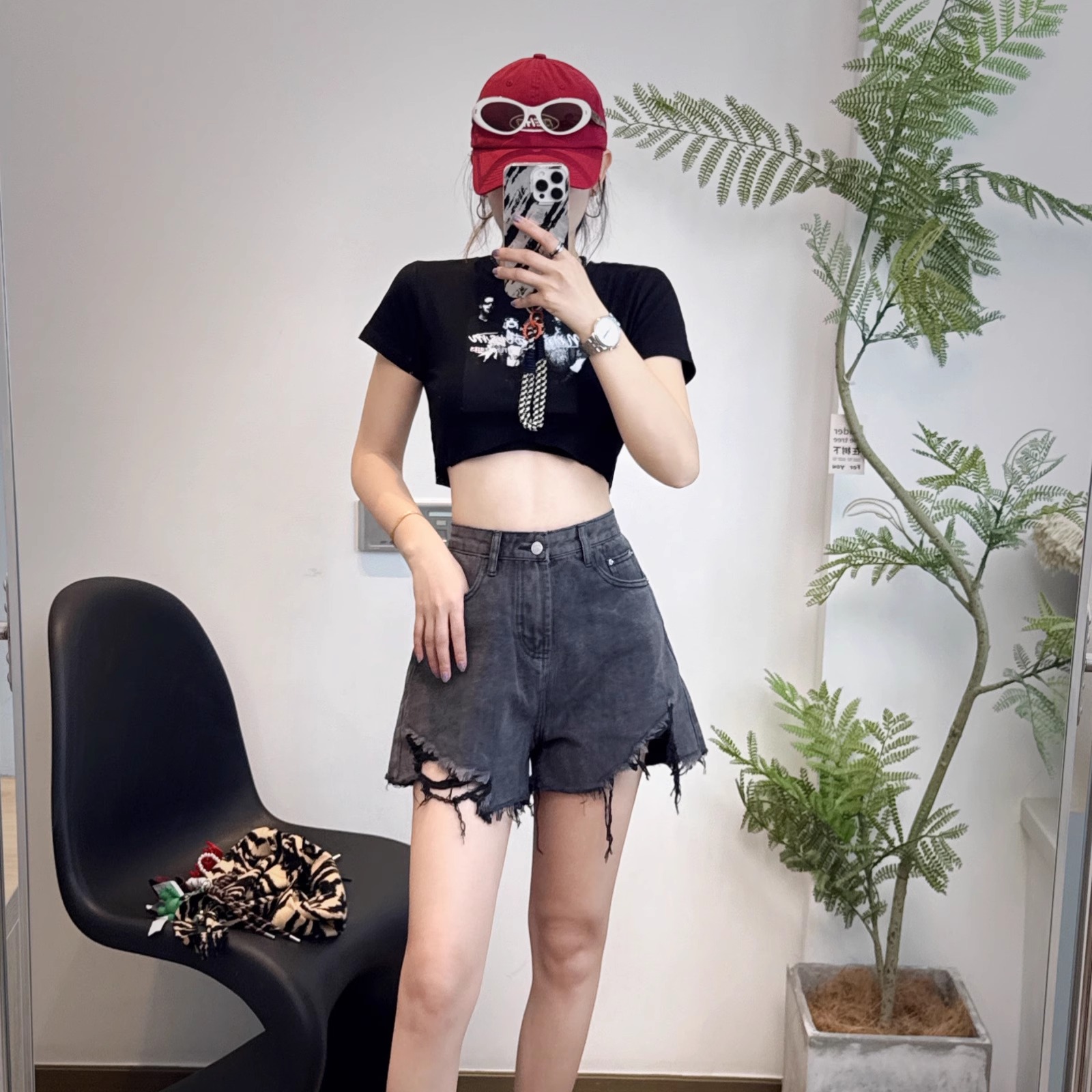 美式复古黑色人物印花短袖正肩t恤女夏季性感辣妹超短款纯棉上衣