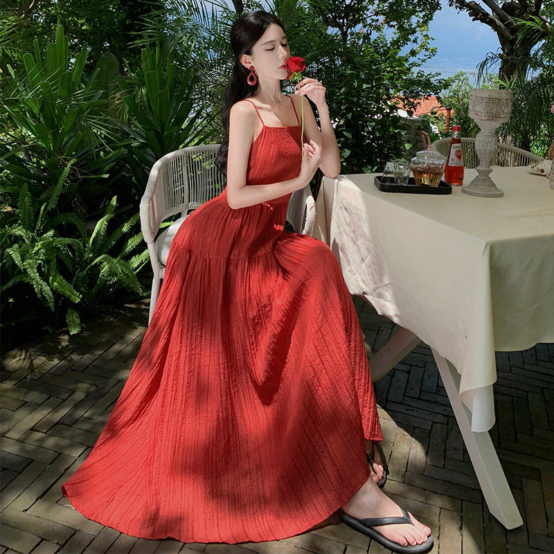 上镜显白红色吊带连衣裙女夏季海连衣裙