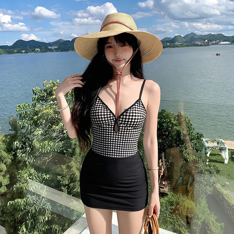 泳衣女款泡温泉复古格纹感连体微胖女孩遮肚纯欲海边度假泳装