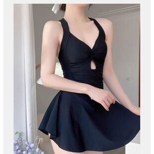 泳衣女夏2026新款黑色性感遮肚显瘦修身连体保守平角裙式泡温泉