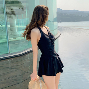 泳衣女2026新款 高级感保守遮肚显瘦纯欲风黑色露背连体平角裙式