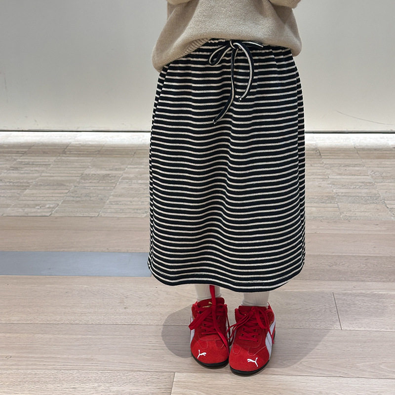 女童洋气条纹长款半身裙秋冬季新款女孩百搭休闲儿童甜美连衣裙子