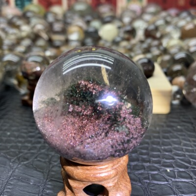 天然巴西星光绿幽灵金字塔水晶球直径43.6毫米紫绿幽灵金字塔