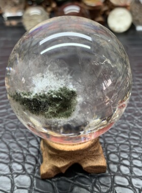 天然绿幽灵水晶球摆件直径56.3毫米全绿全包裹绿幽灵岛屿水晶球