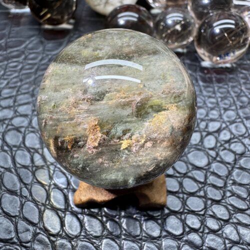 天然绿幽灵莫奈花园聚宝盆水晶球摆件直径35.8毫米彩幽灵