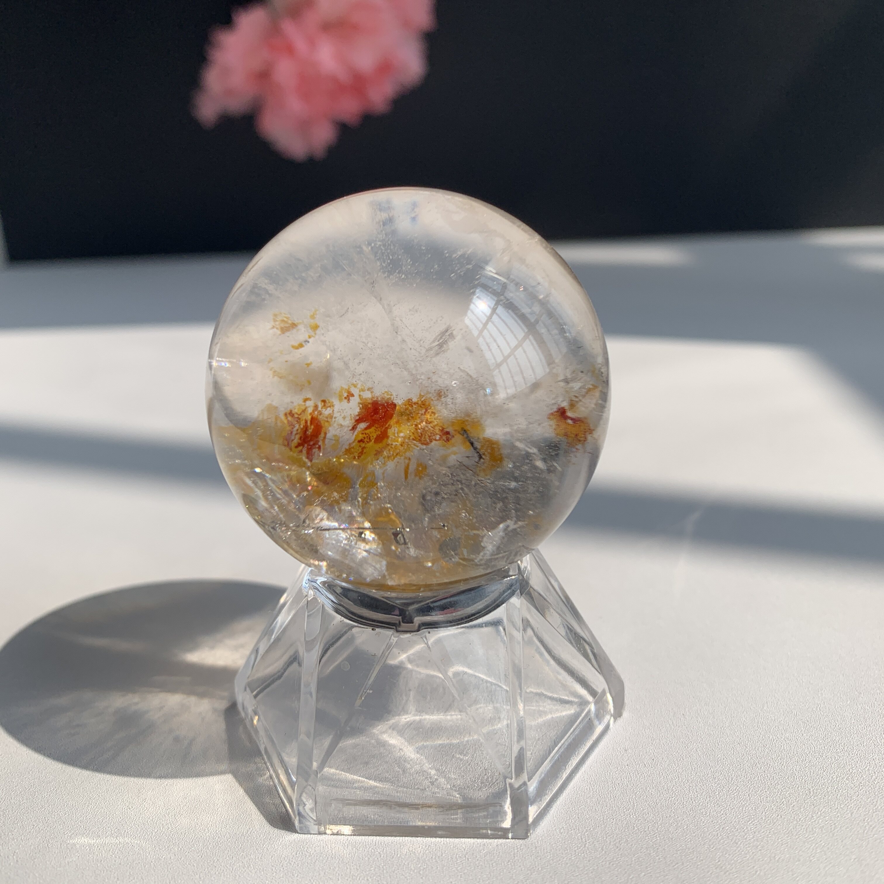 天然锦鲤胶花球摆件直径40.9毫米黄铜矿共生红黄胶花涅槃重生