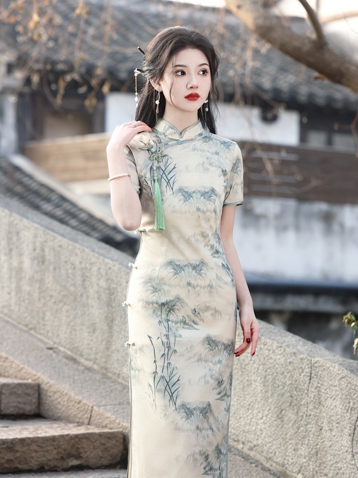 2025新款女水墨画旗袍夏季绿色送考年轻款新中式修身显瘦日常可穿
